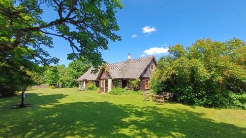 Igakula House | Pet-Friendly Matsi Cottage - 4-Star Retreat with Top Reviews