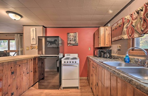 Huntingdon Cabin | Cozy 'Matt Dillon' Cabin - Near Raystown Lake Getaway!
