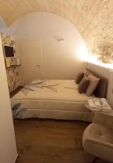 Altamura Bed & Breakfast | Elegant Mattei Luxury B&B with Hot Tub & 4-Star Comfort