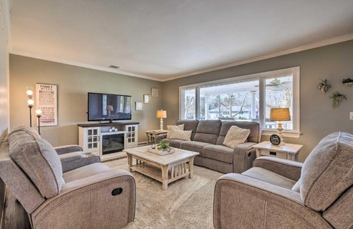 Mattituck House | Cozy Mattituck Home with Fireplaces - Close to Wineries
