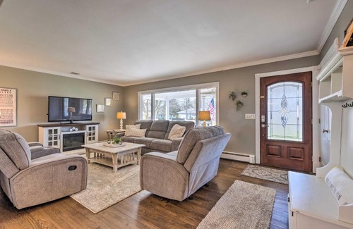 Mattituck House | Cozy Mattituck Home with Fireplaces - Close to Wineries