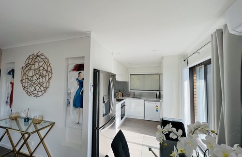Auckland House | Experience Matuhi Deluxe: Family-Friendly Two-Bedroom Retreat