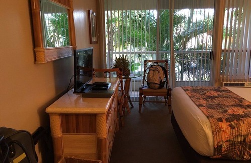 Kihei Resort | Cozy Maui Banyon Studio with Pool and Kitchen Access