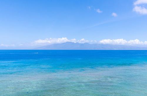Honokowai House | Oceanfront Maui Kai 801: Relax by the Pool & Hot Tub