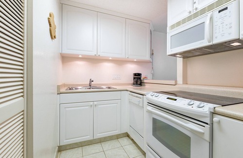 Kahana Resort | Cozy Maui Lahaina Condo with Pool and Spa Amenities