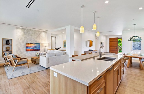 Honokowai Villa | Discover Maui Resort Rentals: 6 Bedrooms Steps from Beach