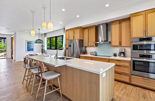 Honokowai Villa | Discover Maui Resort Rentals: 6 Bedrooms Steps from Beach