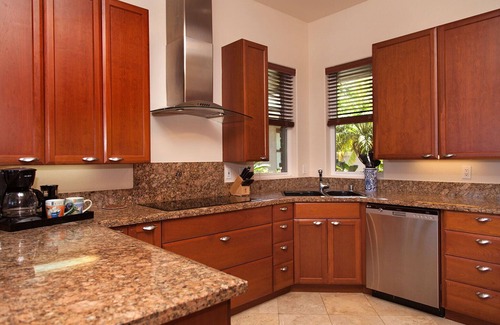 Kamuela House | Hikialani: Breathtaking Ocean Views & Heated Pool Retreat