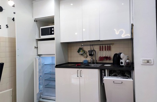 Maddalena Apartment | MAURA HOUSE NEAR RIGHI FUNICULAR WITH BALCONY