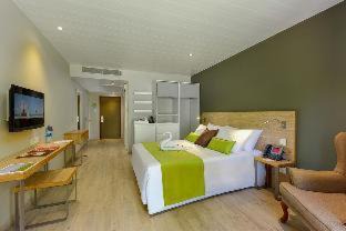 Grand-Baie Hotel | Relax at Mauricia Beachcomber Resort & Spa with Ocean Views