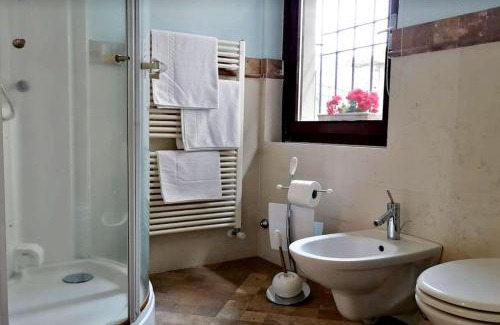 Moltrasio House | Tranquil Mauro Apartment: Family-Friendly Getaway Rated 9/10