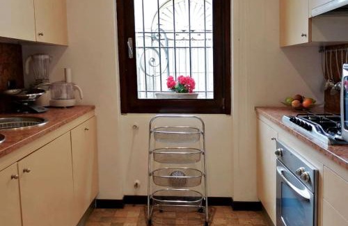 Moltrasio House | Tranquil Mauro Apartment: Family-Friendly Getaway Rated 9/10