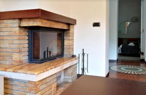 Moltrasio House | Tranquil Mauro Apartment: Family-Friendly Getaway Rated 9/10