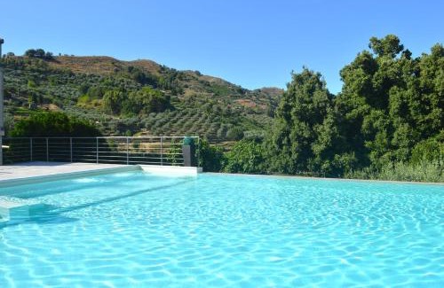Rovittello Bed & Breakfast | Mauro Home Bed and Relax: Oceanfront Retreat with Pool