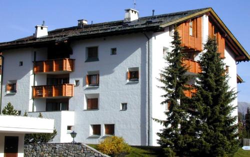 Sankt Moritz-Bad Apartment | Discover Maurus A3: Family-Friendly 4-Star Retreat
