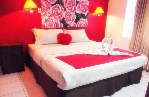 Mampang Prapatan Hotel | Family-Friendly Maven Buncit: Relax by the Pool & Spa