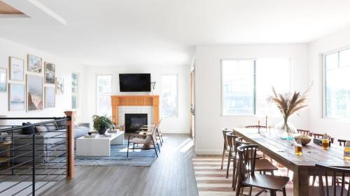 Point Loma Heights House | Cozy Maven by AvantStay: Beachside Retreat with Ocean Views