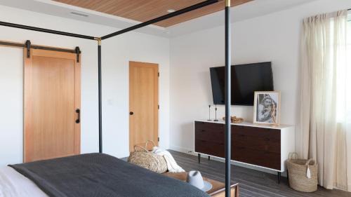 Point Loma Heights House | Cozy Maven by AvantStay: Beachside Retreat with Ocean Views