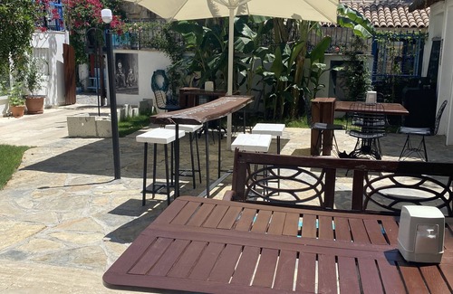 Cesme Apartment | Cozy Mavi Butik Apart: Oceanfront Oasis with Pet-Friendly Perks