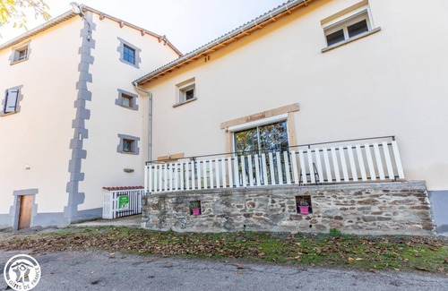 Arlanc House | Top-Rated Mavilije Gîte in Arlanc with Family-Friendly Amenities