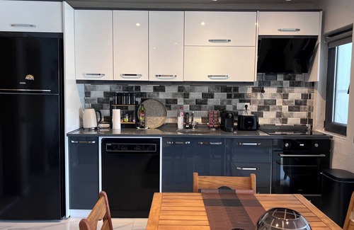 Turunc Apartment | Mavinin ve yeşilin dansı.