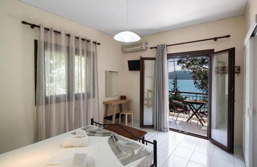 Lygia House | Oceanfront Mavra Studios: Pet-Friendly & Family-Ready Stay