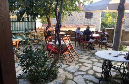 Adatepe Apartment | Experience Comfort at Mavras Tas Odalar: 4-Star Retreat
