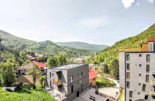 North Macedonia Apartment | Guest Rated 9.2: Mavrovo Residence with Family-Friendly Dining