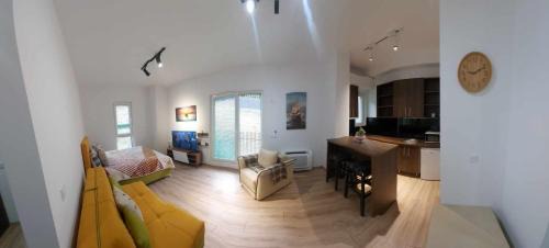 North Macedonia Apartment | Guest Rated 9.2: Mavrovo Residence with Family-Friendly Dining
