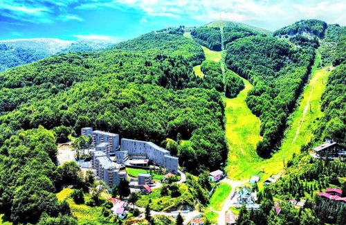 North Macedonia Apartment | Guest Rated 9.2: Mavrovo Residence with Family-Friendly Dining