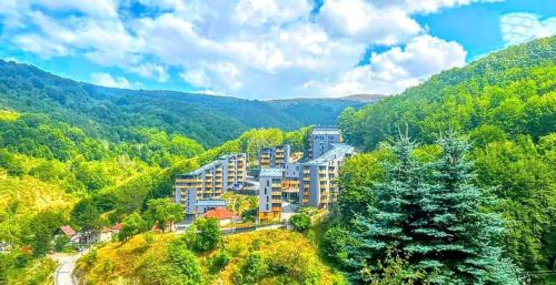 North Macedonia Apartment | Guest Rated 9.2: Mavrovo Residence with Family-Friendly Dining