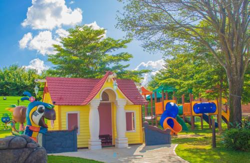 Jardim Europa Resort | Discover Mavsa Resort: Poolside Retreat with Top Ratings