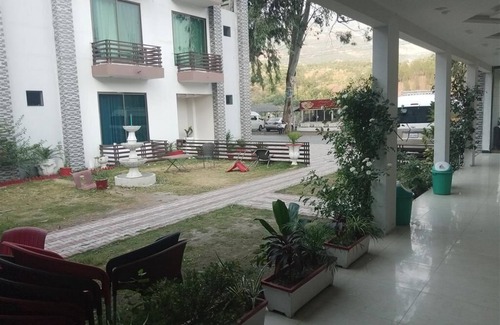 Khyber Pakhtunkhwa Bed & Breakfast | Cozy Mawaa Guest House with Free Breakfast for Families