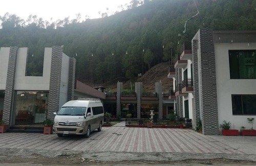 Khyber Pakhtunkhwa Bed & Breakfast | Cozy Mawaa Guest House with Free Breakfast for Families