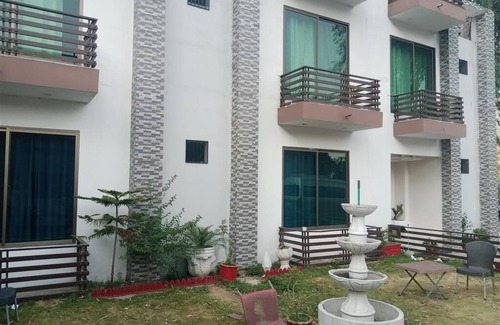 Khyber Pakhtunkhwa Bed & Breakfast | Cozy Mawaa Guest House with Free Breakfast for Families