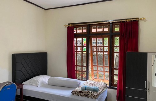 Bajawa House | Budget-Friendly Mawar Bed and Breakfast for Families
