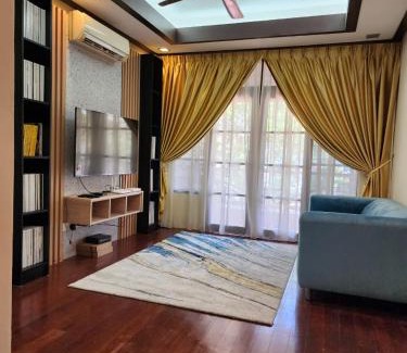 Putrajaya Villa | Discover Mawar Singgah: Family-Friendly Retreat with Hot Tub
