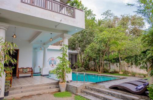 Wanchawala Bed & Breakfast | Relax at Mawbima Villa with Pool and Oceanfront Views