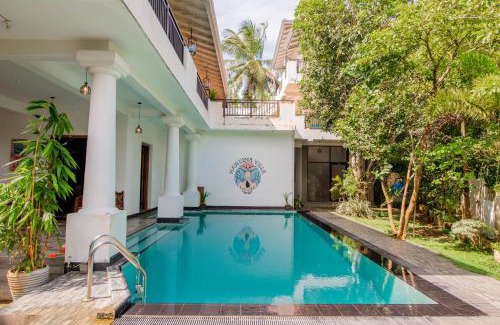 Wanchawala Bed & Breakfast | Relax at Mawbima Villa with Pool and Oceanfront Views