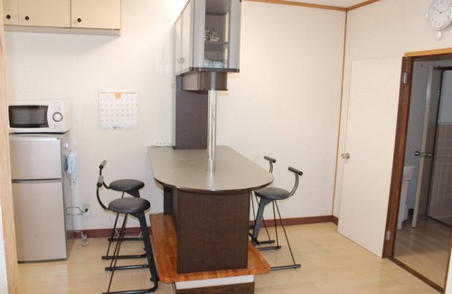 Kasuga Apartment | Top-Rated 5-Person Stay with Kitchen Near Kasuga Station