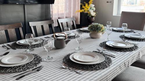 Union City Apartment | Max NY VIEW 5 Apartment Combo Sleeps 60 15 Mins to NYC