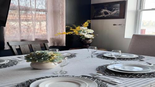 Union City Apartment | Max NY VIEW 5 Apartment Combo Sleeps 60 15 Mins to NYC