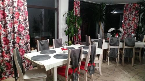 Zukowo House | Top-Rated Max Hotel: Pet & Child Friendly with Kitchen