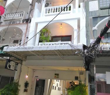 Jomtien House | Family-Friendly Max's Beach House with 4-Star Comfort