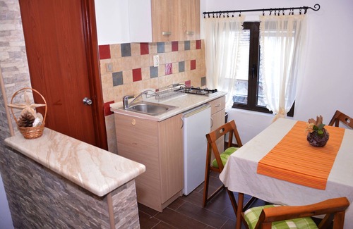 Lepetane Hotel | Family-Friendly MaXhit Apartments with Breakfast & Kitchen