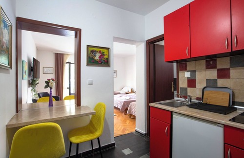 Lepetane Hotel | Family-Friendly MaXhit Apartments with Breakfast & Kitchen