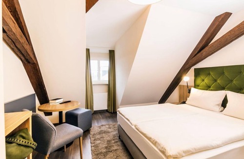 Mußbach Bed & Breakfast | Maxi, shower or bath, toilet, 1 bedroom - winery - guest house Völcker