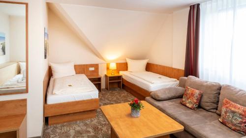 Weil am Rhein Hotel | Pet-Friendly Maximilian Hotel & Apartments in Weil am Rhein