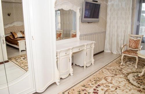 Lutsk Hotel | Relax at Maximus Hotel: Poolside Bliss & Ocean Views