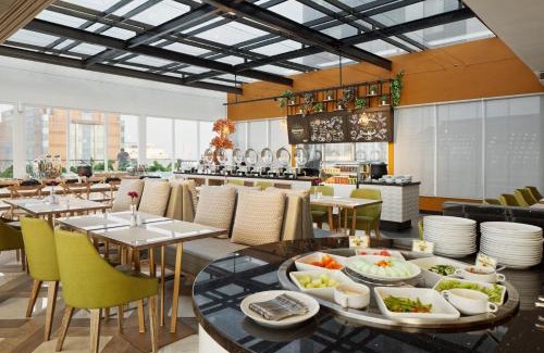 Gambir Hotel | Budget-Friendly MaxOne Platinum Hayam Wuruk with Breakfast